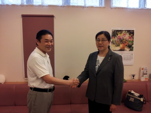 niigata_hygenist_shakehands.png